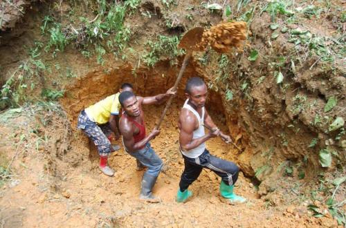 <p>A la recherche de l’or, un père de  famille perd sa vie dans un éboulement de terre à Masambo</p>
