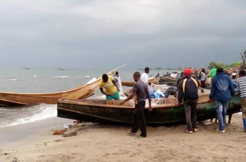 <p>Une cinquantaine de pêcheurs Congolais libérés par la marine Ougandaise après payement des amendes</p>
