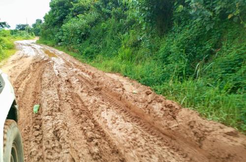<p>le Gouverneur Théo Kasi dément les rumeurs sur l’annulation de ce projet</p>
