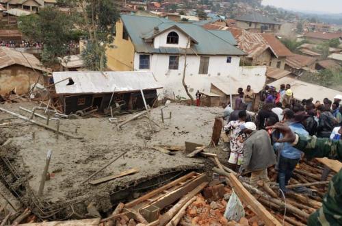 <p>Ecroulement d’un chantier à Butembo : Le bilan s’alourdit et les travaux de fouille s’intensifient</p>
