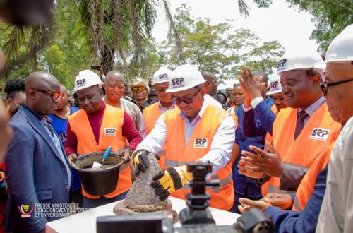 <p>Le premier ministre a lancé officiellement les travaux de construction de l’Université de Kananga</p>
