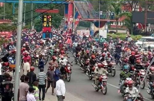 <p>La corporation des Taximen motos salue la levée du couvre-feu et demande aux autorités la vraie sécurisation dans leur secteur</p>
