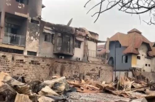 <p>Un feu d’origine inconnue consume la célèbre menuiserie météo</p>
