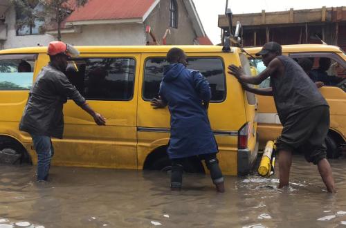 <p>La jeunesse de Karisimbi exige au gouvernement provincial la réhabilitation de la route Katoyi dans un délai de 72 heures</p>
