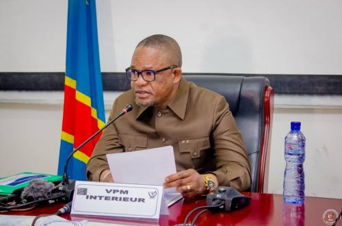 Election en RDC 2023 : cinq étrangers arrêtés à Kinshasa dévoilent la présence en RDC de cinquante observateurs avec les DEV de la CENI
