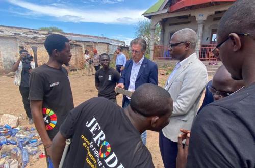 L’Ambassadeur de Suède salue l’innovation écologique des jeunes