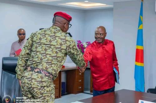 RDC–RCA : Guy Kabombo et l’attaché de défense centrafricain réaffirment la coopération militaire