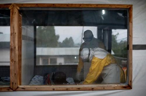 Ebola : un cas confirmé à Kinshasa, deux cas à Kampala, l’OMS appelle à une coordination et une coopération internationales