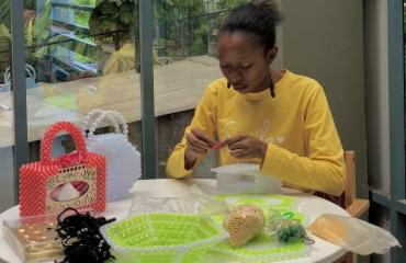 Goma : “Artisca” une entreprise d'une jeune fille qui se taille sa place dans la confection des objets avec les perles