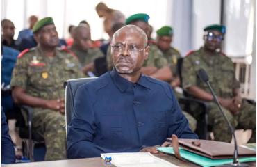 RDC : le ministre de la Défense suspend les autorisations de sortie du pays des officiers généraux et supérieurs