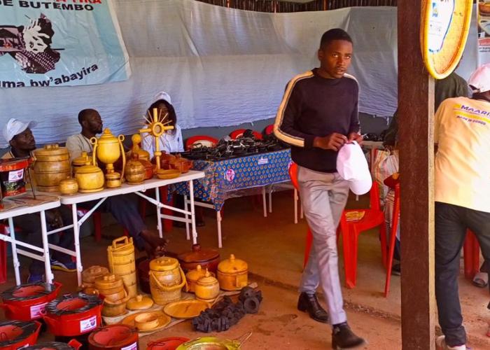 Mini-foire agro-industrielle de Butembo : Des jeunes entrepreneurs exposent les produits de leur imagination