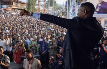 RDC : en meeting à Oicha, Serge Farini appelle au rejet de la motion de défiance contre le VPM Jacquemin Shabani et plaide pour la cohésion nationale