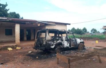 RDC : une ambulance incendiée et deux autres endommagées dans la riposte contre Ebola à Aru