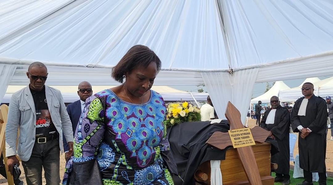 En mission de travail à Goma, la Ministre des droits humains a rendu des derniers hommages au regretté Bâtonnier Félicien HITIMANA