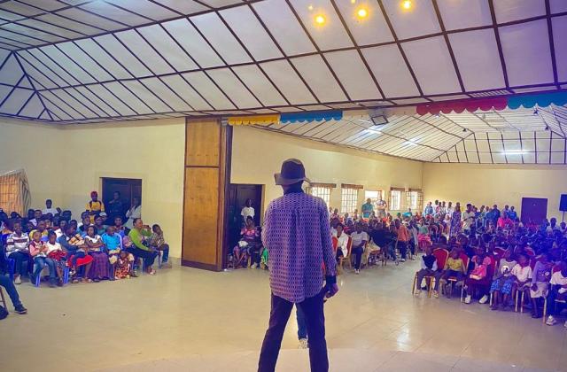 Goma : la troupe théâtrale « Baron » réussit un spectacle émouvant dédié à l’enfant Africain