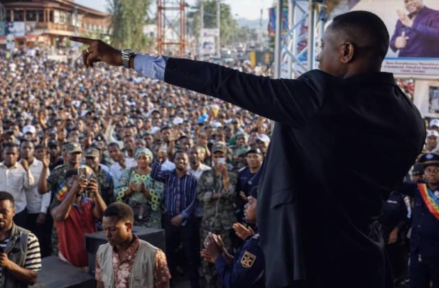 RDC : en meeting à Oicha, Serge Farini appelle au retrait de la motion de défiance contre le VPM Jacquemin Shabani et plaide pour la cohésion nationale