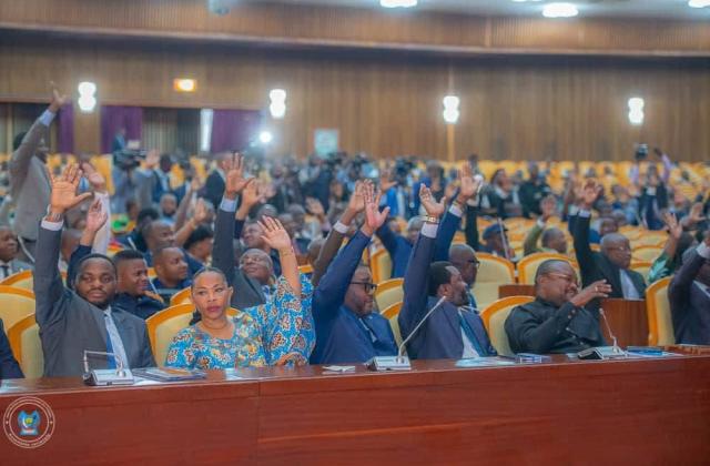RDC : l’Assemblée nationale recommande le départ de la ministre de l’ESURSI, le gouvernement Suminwa sous pression