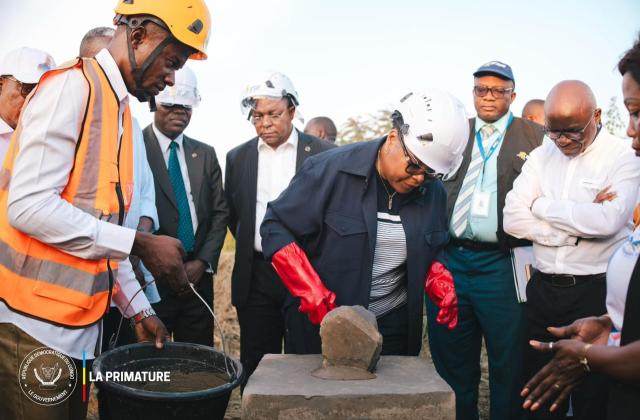 Maniema : Judith Suminwa pose la première pierre de la centrale solaire de Mikelenge