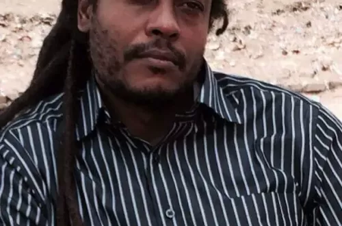 <p>ITURI : L’ancien chef de guerre Yves Kawa Mandro a repris du service, révèle le gouverneur militaire</p>
