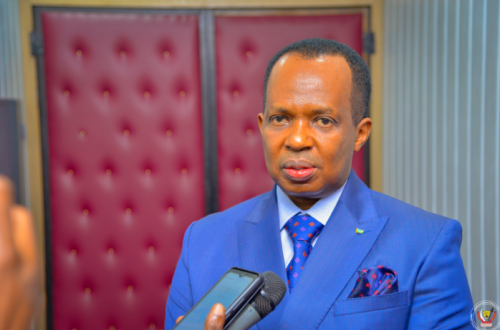 <p>Vincent Karega, ambassadeur rwandais en RDC, à la sortie de la rencontre avec le VPM, ministre congolais des affaires étrangères le mardi 29 Mars 2022. </p>
