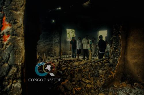 <p>Image d’illustration. Une maison incendiée lors d’une attaque des ADF dans la périphérie de Oïcha/Beni. ©CongoRassure/Christina Malkia. </p>
