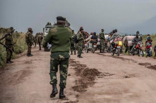 <p>Les FARDC faisant un contrôle de routine dans le Rutshuru. ©Moses Sawasawa</p>
