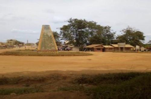 <p>Les habitants des villages de Bengasoli, Mabukulu et Masiliko en fuite après la décapitation d’un homme à Mabukulu.</p>

