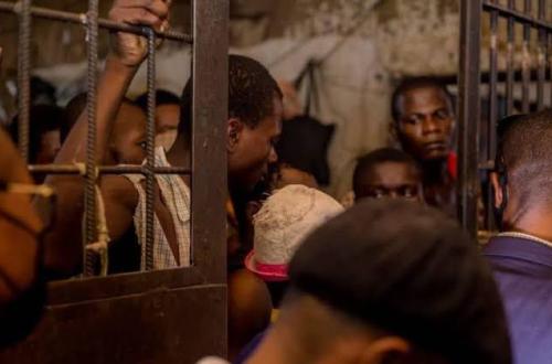 <p>Au moins 202 prisonniers profitent d’une dispute entre deux policiers pour s’évader de la prison centrale de Matadi</p>
