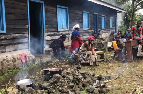 <p>La société civile de Nyiragongo demande aux FARDC de pacifier Rutshuru pour permettre aux déplacés de retourner dans leurs villages respectifs</p>

