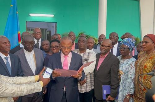 <p>Dès l’année prochaine, les jeunes congolais seront probablement soumis à une formation à la préparation militaire avant d’entrer à l’université</p>
