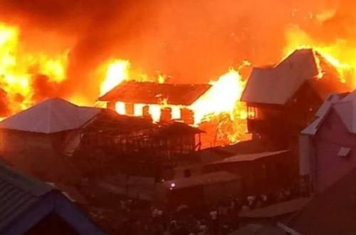 <p>Appelée à intervenir dans un incendie qui a ravagé plus de 5 maisons à Ndosho, la protection civile dit ne plus avoir de véhicules (Claude Rugo)</p>

