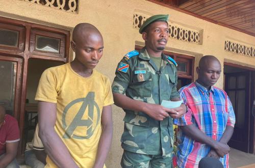 Beni : L'armée présente le poseur de la bombe qui a causé la mort de 14 personnes et soixante blessés dans une église à Kasindi