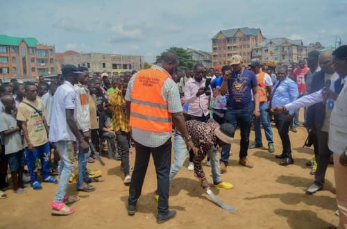 Kinshasa : Pour avoir incité ses administrés à se munir d'armes blanches, le Bourgmestre de la Commune de Kisenso suspendu de ses fonctions