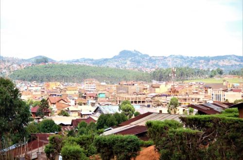 Butembo : Des inconnus poignardent un enseignant dans une école et décapitent une femme