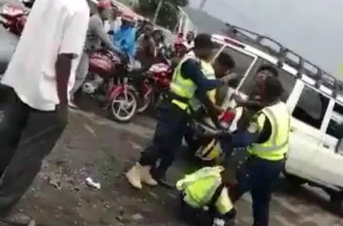 Goma : Une altercation policière et un chauffeur de taxi bloque la circulation au centre commercial