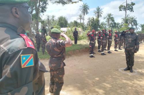 Beni : Le commandant de la 3ème zone de défense visite les troupes des FARDC engagées sur le front à Eringeti