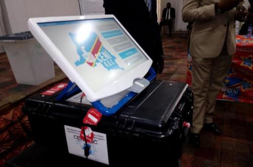 Élection RDC : La CENI procède à un Test Grandeur Nature des Dispositifs Électroniques de Vote pour les scrutins combinés de décembre 2023
