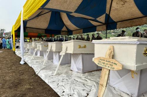 13 victimes inhumées à Minova, des mesures prises pour éviter de nouveaux drames