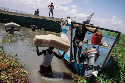 Des rescapés de la montée des eaux du lac Albert, entre une crise sanitaire et l'expulsion à Mahagi