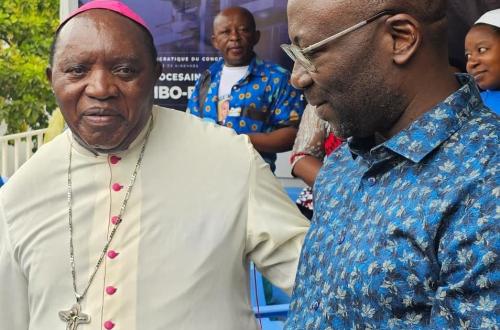 Jonas kasimba réconforté par la présence de Monseigneur Paluku Sikuli et Baitsura shadrack après sa libération