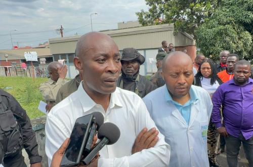 Le Gouverneur Purusi calme les familles des victimes
