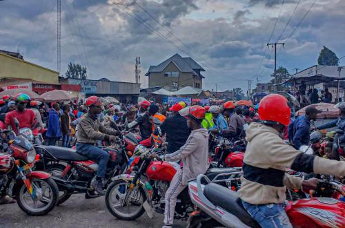 Les motocyclistes divisés sur la taxe de voirie urbaine instaurée sous l'état de siège