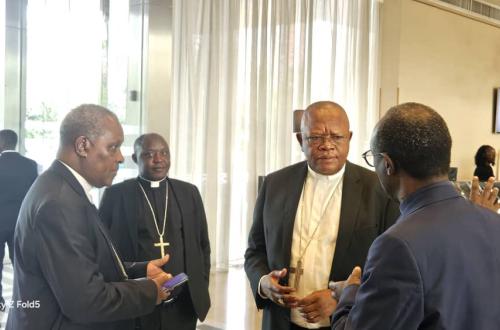 « Si nous à l'église nous pouvons fraterniser, pourquoi au niveau politique, on ne peut pas faire la même chose ? » (F. Ambongo)