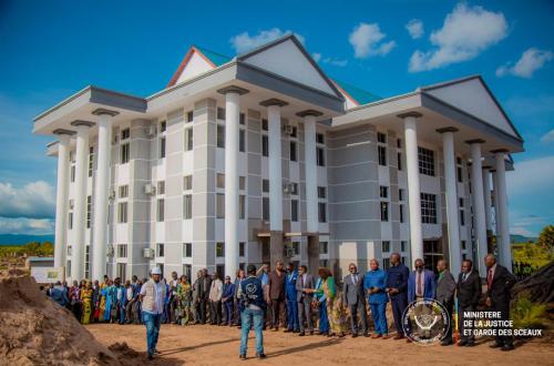 Félix Tshisekedi et Constant Mutamba visitent le nouveau Palais de Justice 
