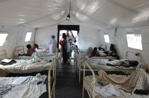 2 900 blessés par armes traités dans les hôpitaux soutenus par le CICR aux Nord et Sud-Kivu