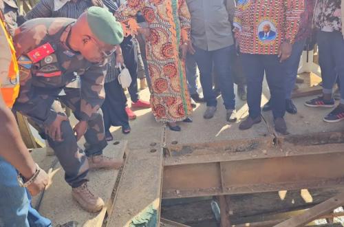 Nord-Kivu : le gouverneur militaire appelé à mettre fin à l'exploitation d'un bac privé  sur la rivière Semuliki qui rançone la population