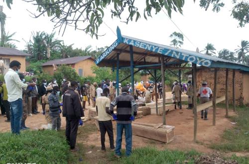Nord-Kivu : des victimes de massacres ADF enterrées par leurs familles à Ntoyo