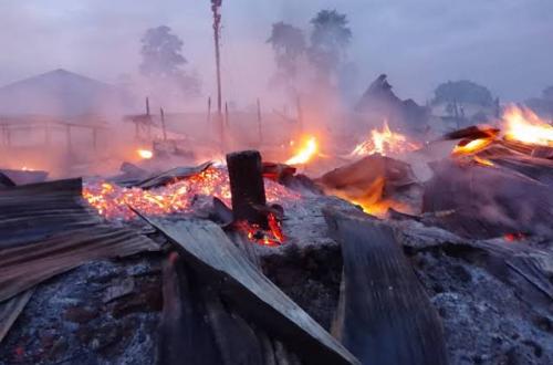 Beni : un incendie ravage des kiosques et endommage un centre scolaire