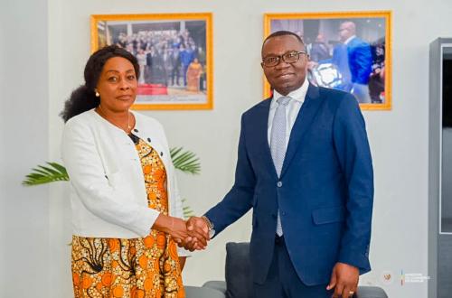 Julien Paluku et C. Atisandi discutent de la promotion vers les marchés étrangers des produits Congolais générée par la Tshopo