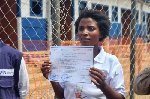 Nord-Kivu : le CTE de Beni décharge une patiente guérie d’Ebola